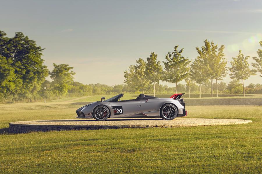 Pagani Huayra Roadster BC 2019 года  (фото 13 из 43)